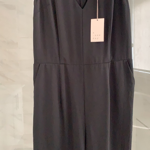 NWT | Black sleeveless vneck jumpsuit - Picture 4 of 12